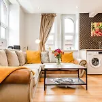 Cavern Quarters, Beautiful Two Bedroom City Centre Apartment By Garudy Serviced Apartments And Short Lets - Perfect For Longer Stays