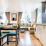 Cavern Quarters, Beautiful Two Bedroom City Centre Apartment By Garudy Serviced Apartments And Short Lets - Perfect For Longer Stays